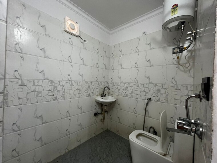 Bathroom, saket 1 Bedroom 500 Sq.Ft. Builder Floor In Saket Delhi 10784562