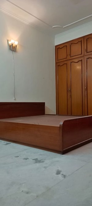 2 BHK Builder Floor For Rent in Dayanand Colony