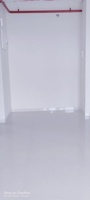 Room in 3 BHK Apartment at Rishabh Platina, Lower Parel – for Rent