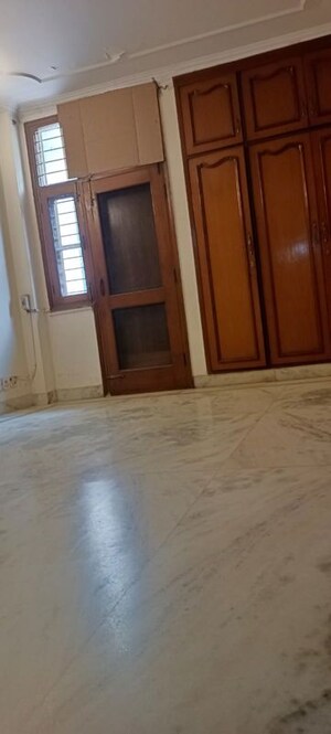 Room in 2 BHK Builder Floor at Dayanand Colony – for Rent