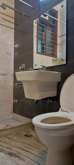 Bathroom in 2 BHK Builder Floor at Dayanand Colony – for Rent