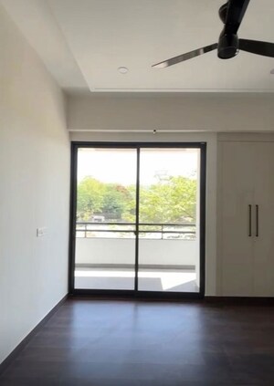 Room in 3 BHK Apartment at Rajpur Road – for Sale