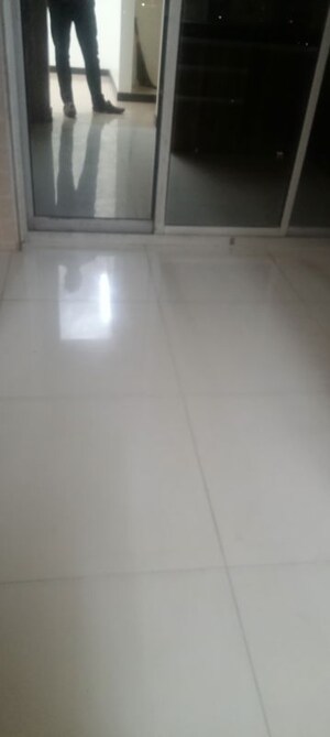 Room in 2 BHK Apartment at Soham Tropical Lagoon, Ghodbunder Road – for Sale