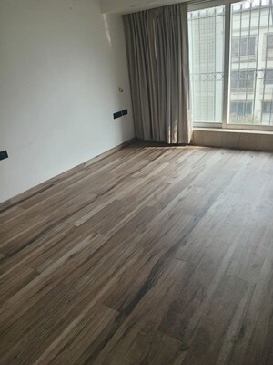 Room in 3 BHK Apartment at Sai Darshan CHS Andheri West, Andheri West – for Rent