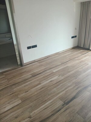 Room in 3 BHK Apartment at Sai Darshan CHS Andheri West, Andheri West – for Rent