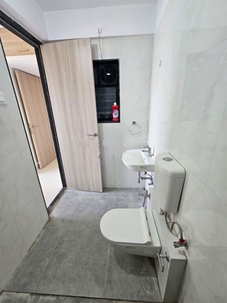 Bathroom, leo-eminence 1 Bedroom 640 Sq.Ft. Apartment In Bandra East Mumbai 10784777