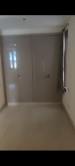 Room in 3 BHK Builder Floor at Greater Kailash ii – for Rent
