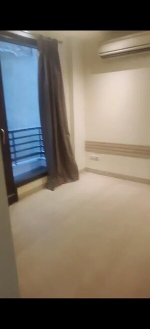 Room in 3 BHK Builder Floor at Greater Kailash ii – for Rent