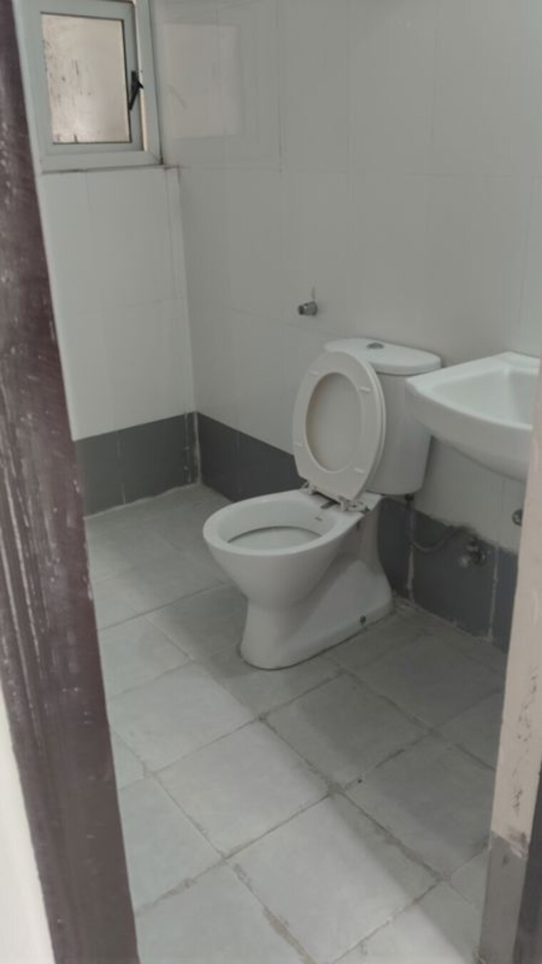 Bathroom, aditya-world-city 2 Bedroom 858 Sq.Ft. Apartment In Shahpur Bamheta Ghaziabad 10784786