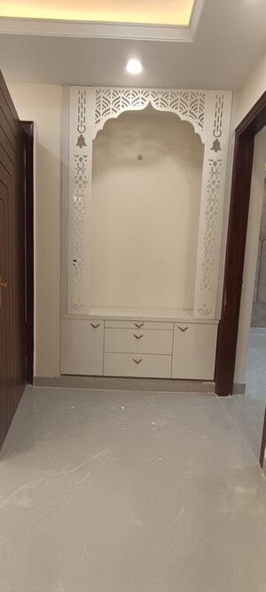 Bathroom in 3 BHK Builder Floor at BPTP District 3, Sector 85 – for Sale