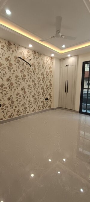 Room in 3 BHK Builder Floor at BPTP District 3, Sector 85 – for Sale