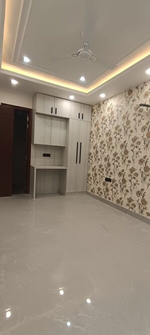 Room in 3 BHK Builder Floor at BPTP District 3, Sector 85 – for Sale