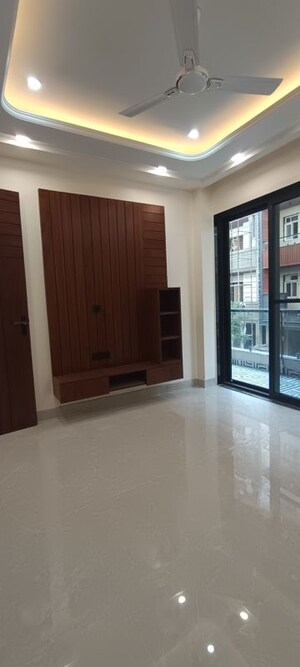 Room in 3 BHK Builder Floor at BPTP District 3, Sector 85 – for Sale