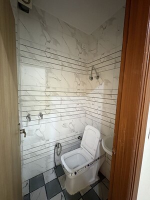 Room in 3 BHK Builder Floor at Raj Nagar – for Rent
