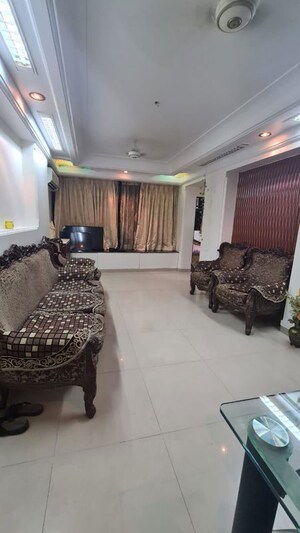 Team Area in 2 BHK Apartment at Ratnakar Apartment Mumbai, Andheri West – for Rent