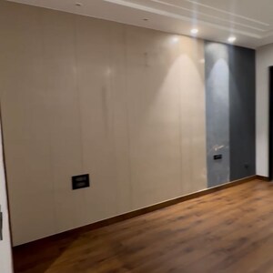 Room in 4 BHK Builder Floor at Uppal Southend, Sector 49 – for Rent