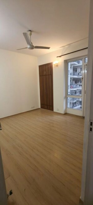 Room in 3.5 BHK Apartment at Bestech Park View City 2, Sector 49 – for Rent