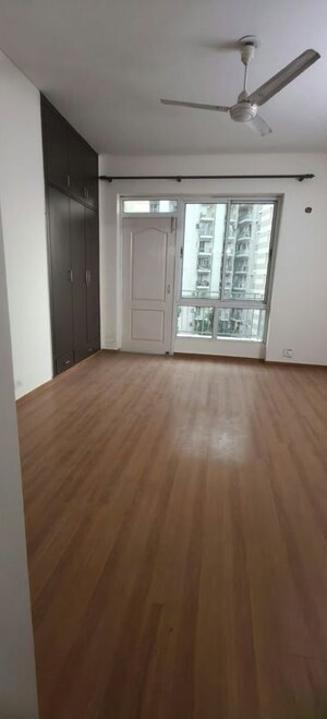 Room in 3.5 BHK Apartment at Bestech Park View City 2, Sector 49 – for Rent