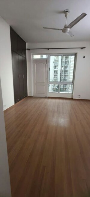 Room in 3.5 BHK Apartment at Bestech Park View City 2, Sector 49 – for Rent