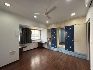 Room in 3 BHK Apartment at Venus Apartments Cuffe Parade, Cuffe Parade – for Sale