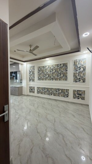 Room in 2 BHK Builder Floor at RPS Palm Drive, Sector 88 – for Sale