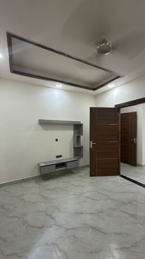 Room in 2 BHK Builder Floor at RPS Palm Drive, Sector 88 – for Sale