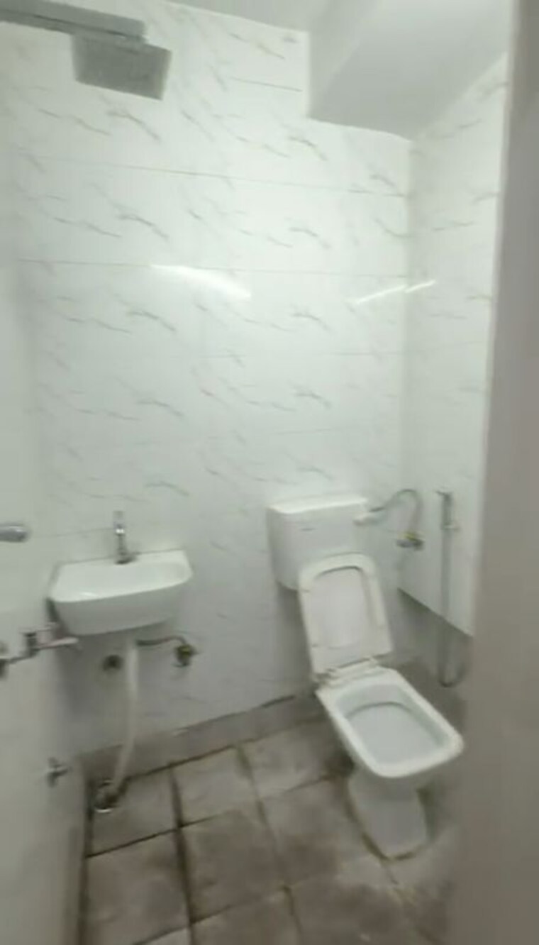 Bathroom, karol bagh Commercial Office Space 350 Sq.Ft. In Karol Bagh Delhi 10784965