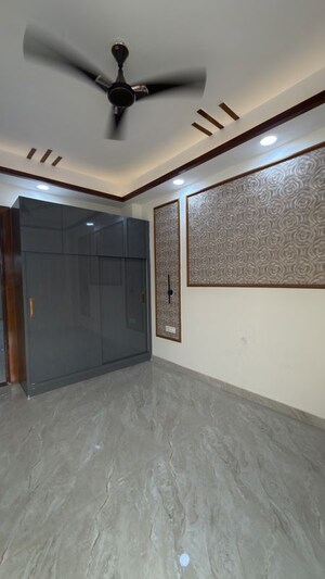 Room in 4 BHK Builder Floor at Parklands, Sector 85 – for Rent