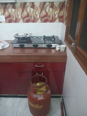 Furnished Amenities in 2 BHK Apartment at Unitech Uniworld City, Sector 30 – for Rent