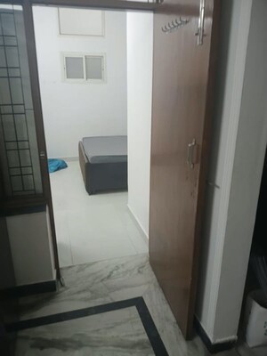 Room in 2 BHK Apartment at Unitech Uniworld City, Sector 30 – for Rent