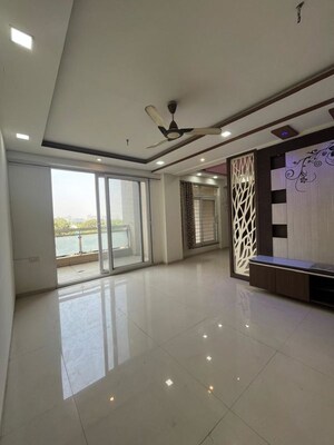 Room in 2 BHK Apartment at Yashada Triose, Pimple Saudagar – for Rent