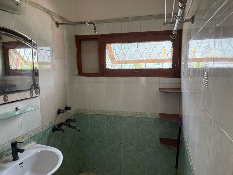 Bathroom, tulip-mall 3 Bedroom 1658 Sq.Ft. Apartment In Sector 46 Noida 10785049
