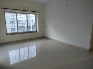 Room in 3 BHK Apartment at Mirchandani Palms, Rahatani – for Rent