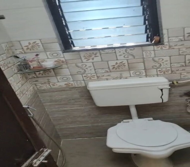 Attached Bathroom, dadar east 1 Bedroom 430 Sq.Ft. Apartment In Dadar East Mumbai 10785106