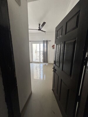 Furnished Amenities in 2.5 BHK Apartment at Paramount Floraville, Sector 137 – for Rent