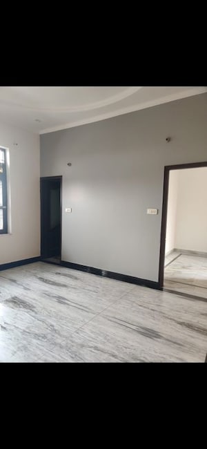 Room in 2.5 BHK Builder Floor at Sector 12 – for Rent