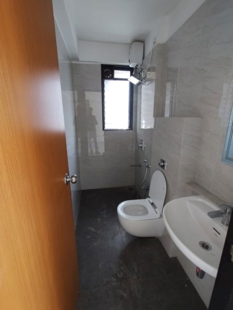 Bathroom, chandak-34-park-estate 1 Bedroom 391 Sq.Ft. Apartment In Goregaon West Mumbai 10785124