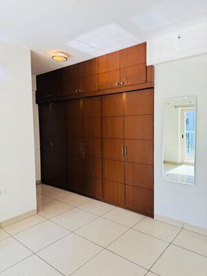 Room in 3 BHK Apartment at Brigade Gateway, Rajaji Nagar – for Rent