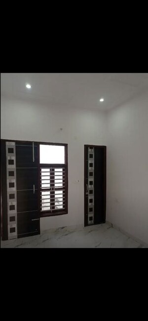 Room in 2 BHK Independent House at Sector 7 – for Rent