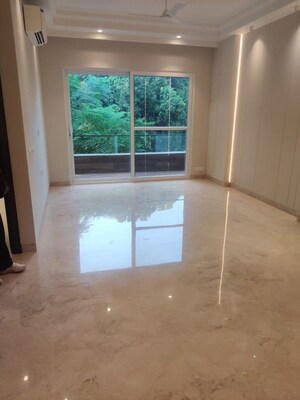 Room in 3 BHK Builder Floor at Green Park – for Sale
