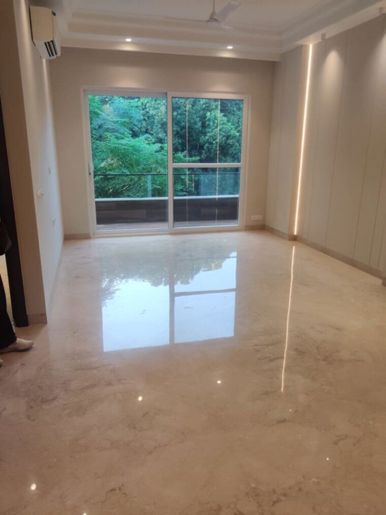 Room, green park 3 Bedroom 200 Sq.Yd. Builder Floor In Green Park Delhi 10785178