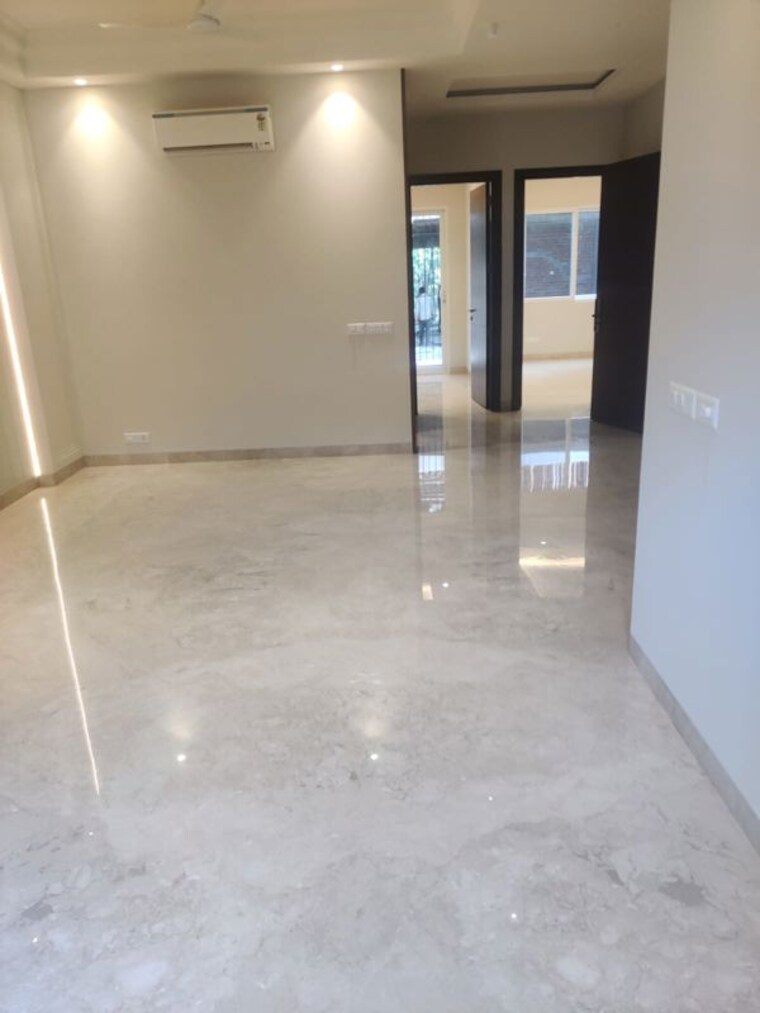 Room, green park 3 Bedroom 200 Sq.Yd. Builder Floor In Green Park Delhi 10785178