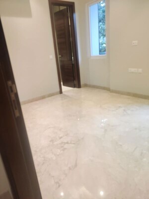 Room in 3 BHK Builder Floor at Green Park – for Sale