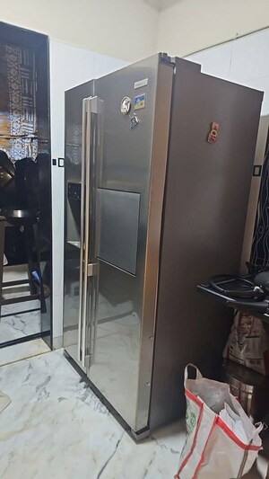 Furnished Amenities in 2 BHK Apartment at Ashish Triveni Apartments, Goregaon East – for Rent