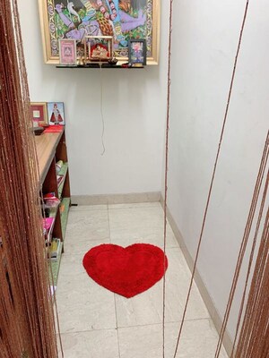 Furnished Amenities in 1 BHK Apartment at Andheri CHS, Andheri West – for Rent