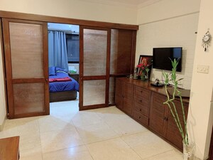 Room in 1 BHK Apartment at Andheri CHS, Andheri West – for Rent