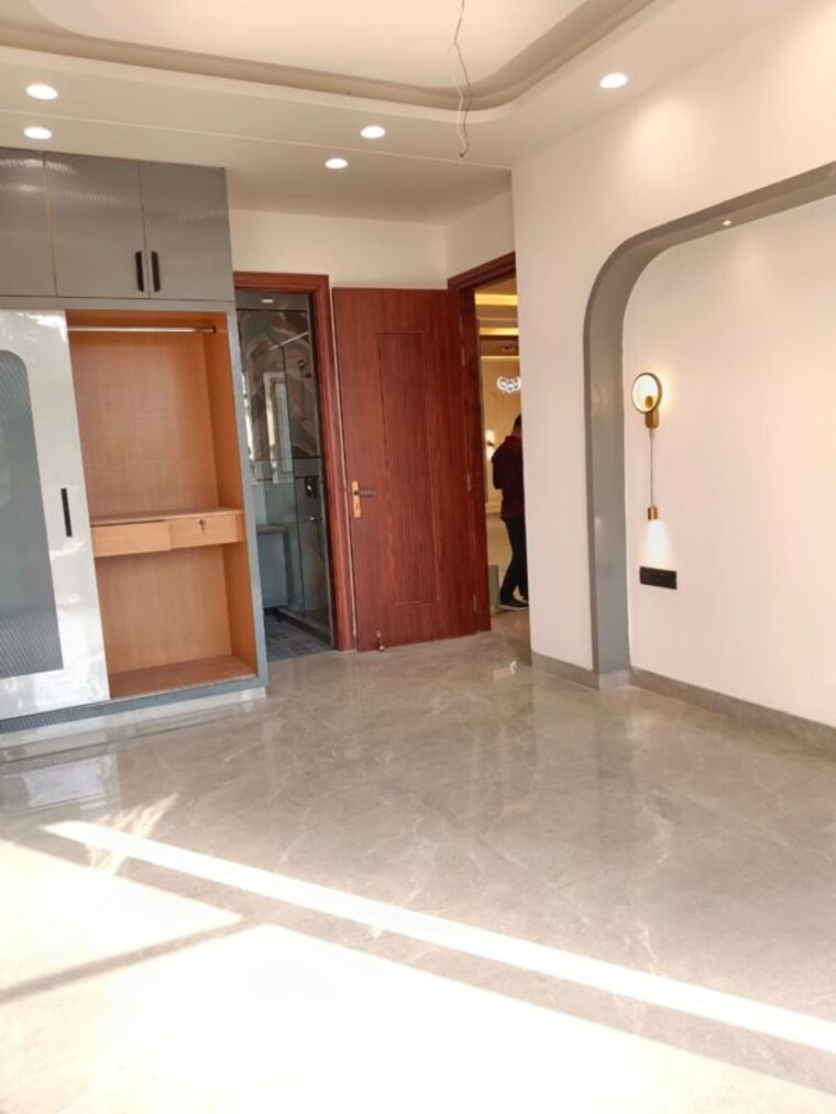 Room, puri-aman-vilas 4 Bedroom 350 Sq.Yd. Builder Floor In Sector 89 Faridabad 10785192
