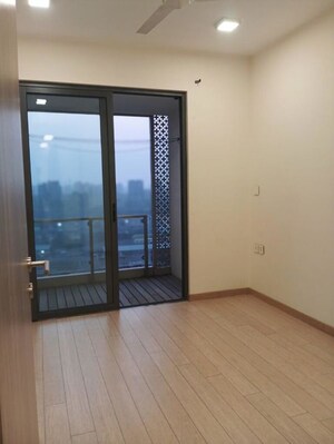 Room in 2 BHK Apartment at Lodha Enchante, Wadala – for Rent