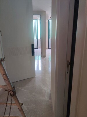Room in 3 BHK Builder Floor at Safdarjung Enclave – for Sale
