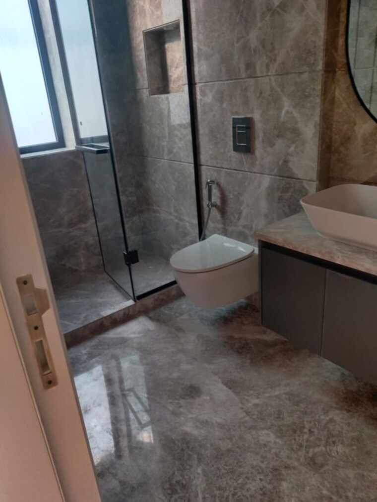 Bathroom, safdarjung enclave 3 Bedroom 200 Sq.Yd. Builder Floor In Safdarjung Enclave Delhi 10785231
